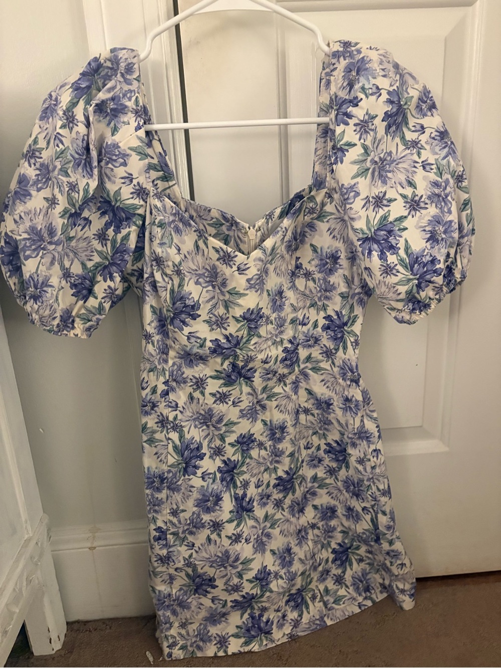 Floral Puff-Sleeve Mini Dress in Lavender and White